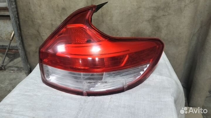 Фонарь задний правый х рей