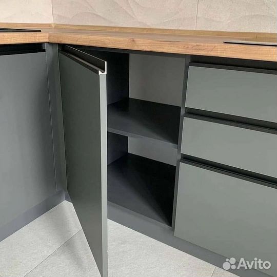 Кухни на заказ / Кухонный гарнитур