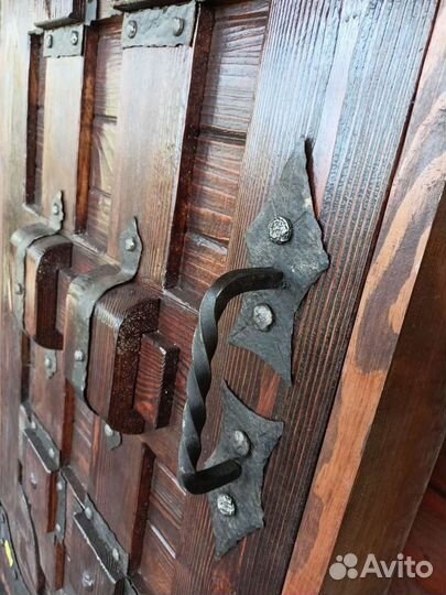 Дверь входная деревянная с коробкой