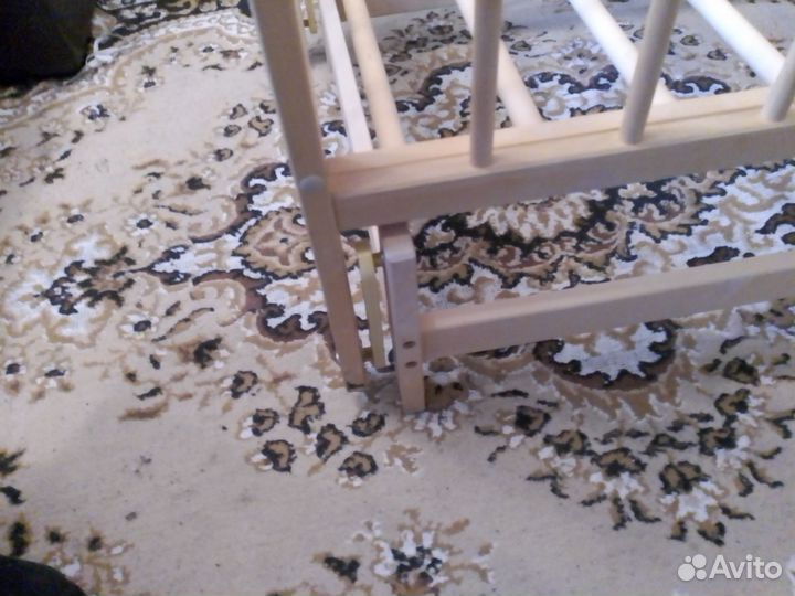 Детская кроватка с маятником. с матрасом