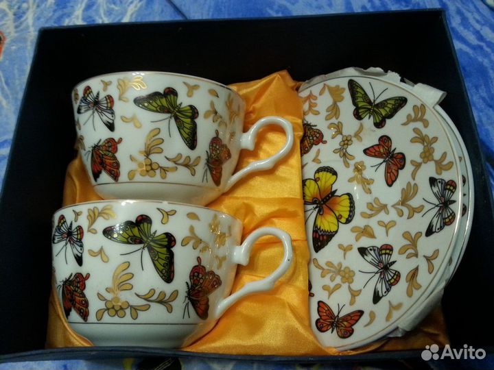 Чашки с блюдцами в подарочной упаковке