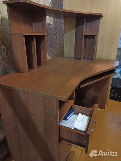 Компьютерный стол многоярусный с ящиками