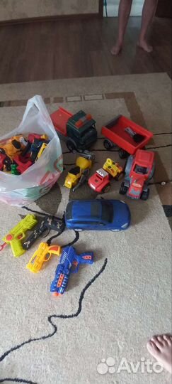 Машинки, конструктор, пистолеты