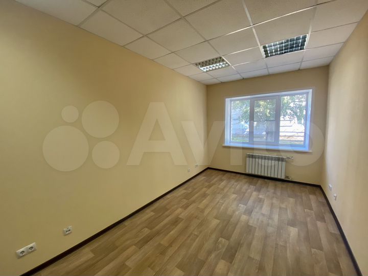 Офисы с мебелью: 15, 22, 59, 54м²;