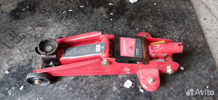 Домкрат гидравлический подкатной 2тонны