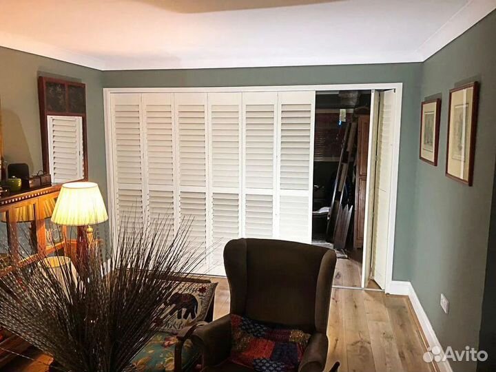 Двери жалюзи из натурального дерева