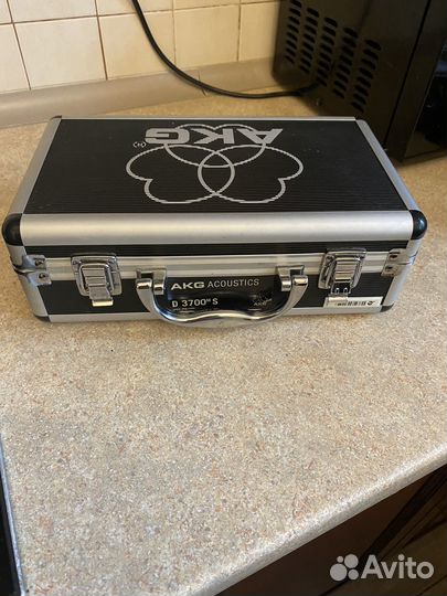 Студийный микрофон akg