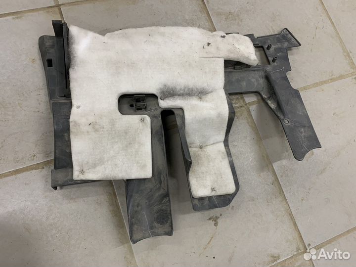 Накладка нижняя торпедо левая Subaru Tribeca B9