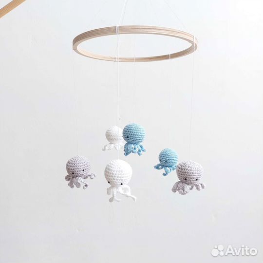 Детский мобиль в кроватку