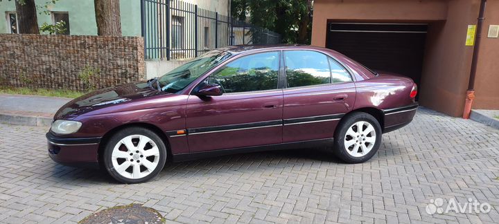 Opel Omega 2.0 МТ, 1996, 240 000 км