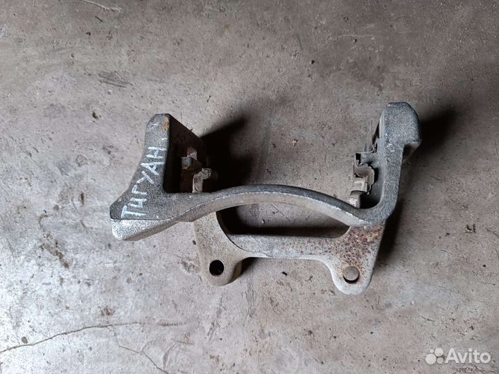 Скоба заднего левого суппорта VW Tiguan