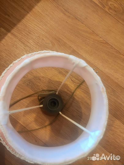 Настольная лампа