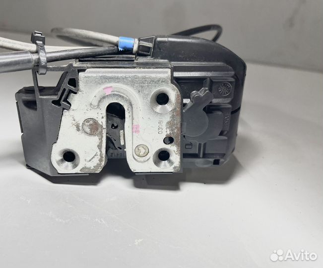 Замок задней правой двери Nissan Note