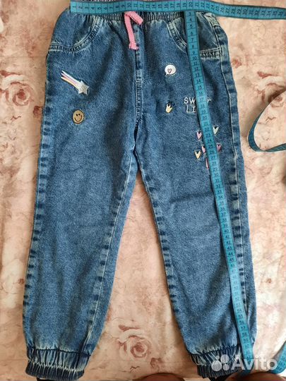 Свитер и джинсы