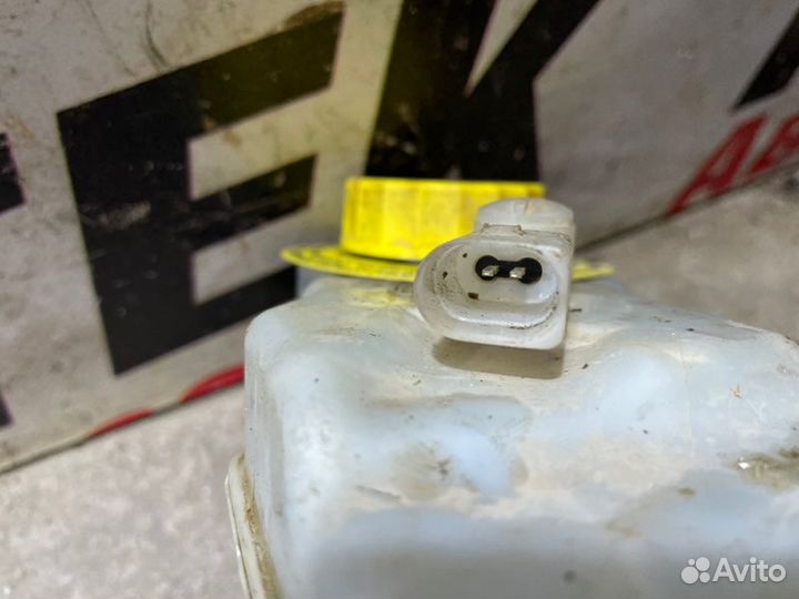 Главный тормозной цилиндр Volkswagen Polo