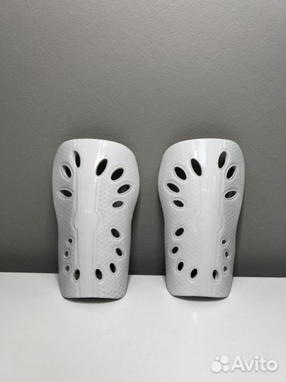 Футбольные щитки детские