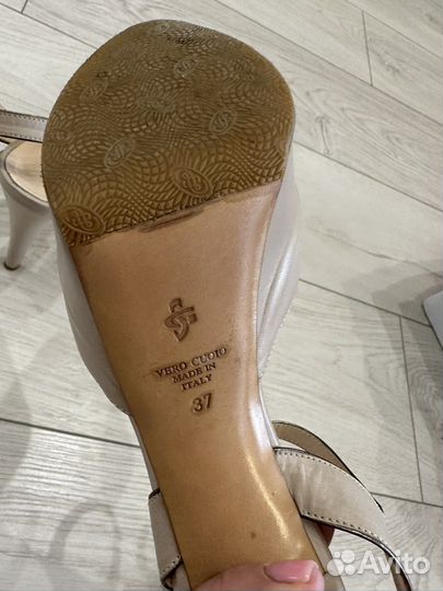 Босоножки женские