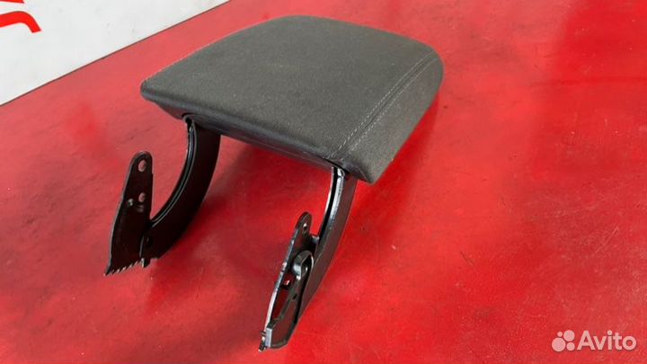 Подлокотник Audi A4 B8 1.8 tfsi cdhb 2009