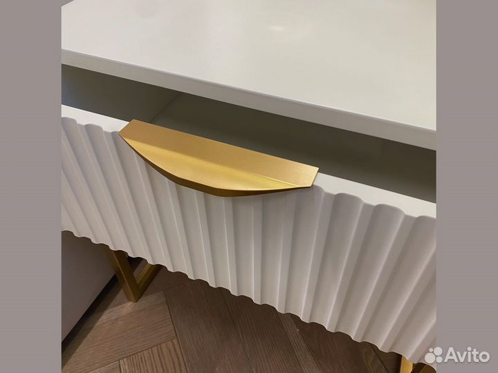 Тумба прикроватная белая с ящиком