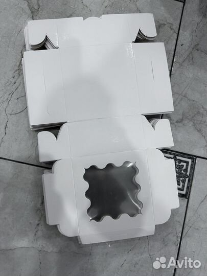 Коробка самосборная с окном белая