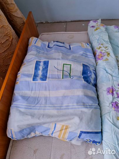 Постельное белье, подушки, полотенца, плед