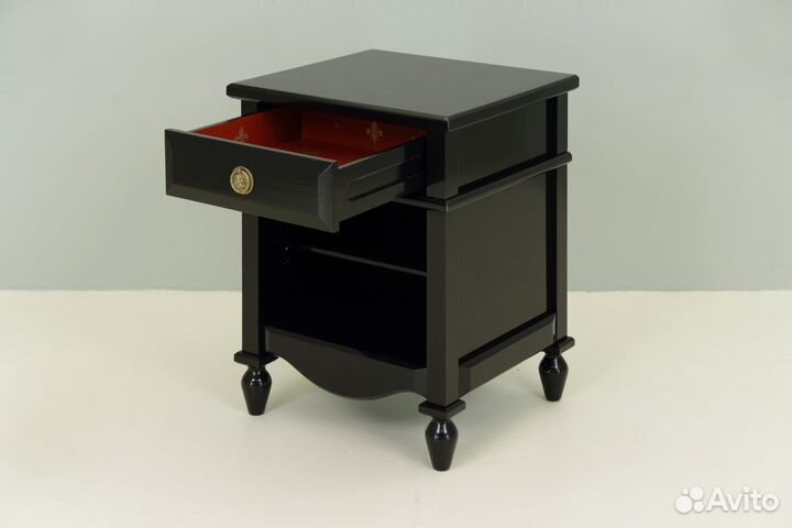 Тумбочка прикроватная из массива, фабрика Woodrigh