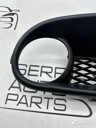 Накладка противотуманки передняя правая Volkswagen