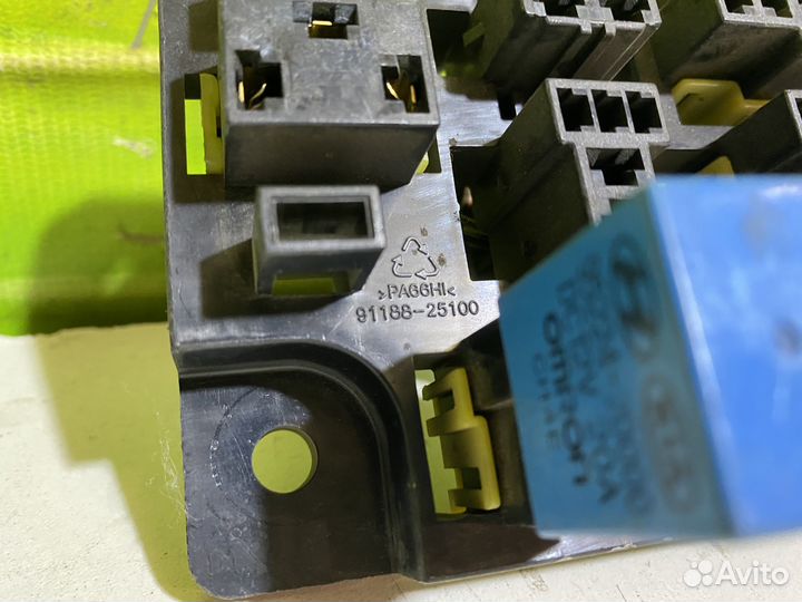 Блок предохранителей Hyundai Accent 9118825100