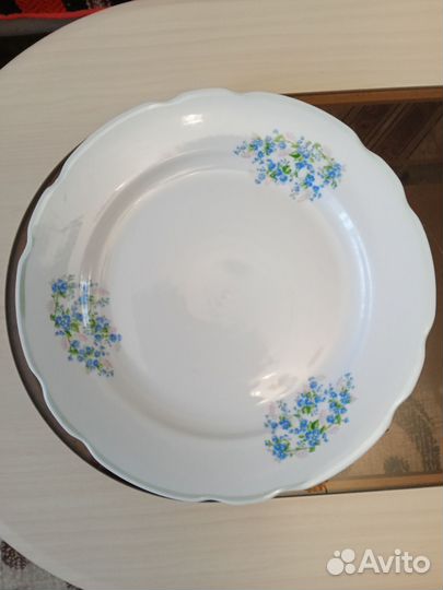 Блюда и тарелки в ассортименте