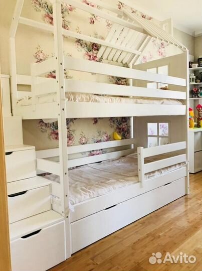 Детская кровать с бортиком