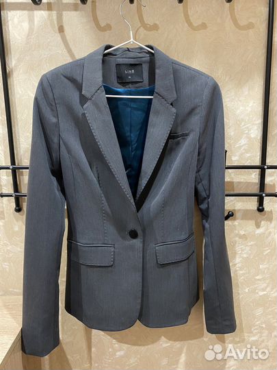 Костюм классический женский 40-42 lime