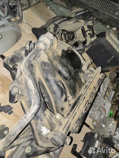 Впускной коллектор skoda Octavia