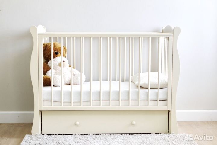 Детская кроватка с продольным маятником Уралочка