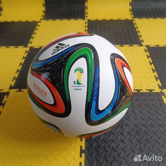 Футбольный мяч adidas бразука
