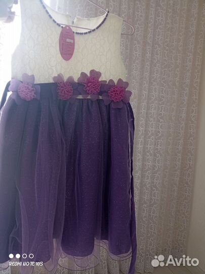 Платье для девочки новое праздничное