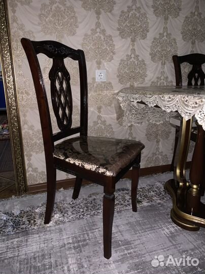 Стол со стульями