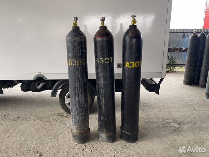 Азот в баллонах
