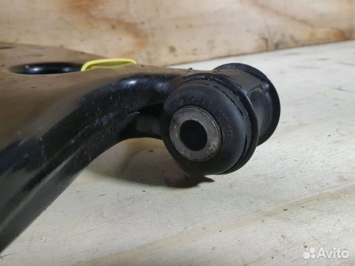 Рычаг подвески прав. перед. mazda axela