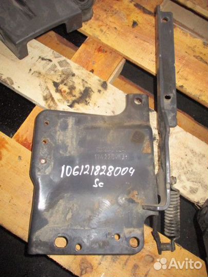 Петля капота левая Scania 1742264