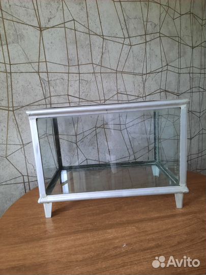 Аквариум на ножках