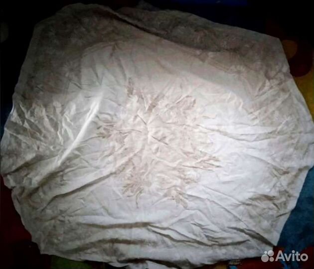 Скатерть бежевая для круглого стола и белая