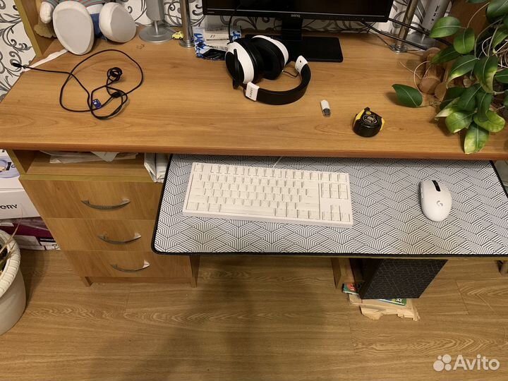 Письменный стол