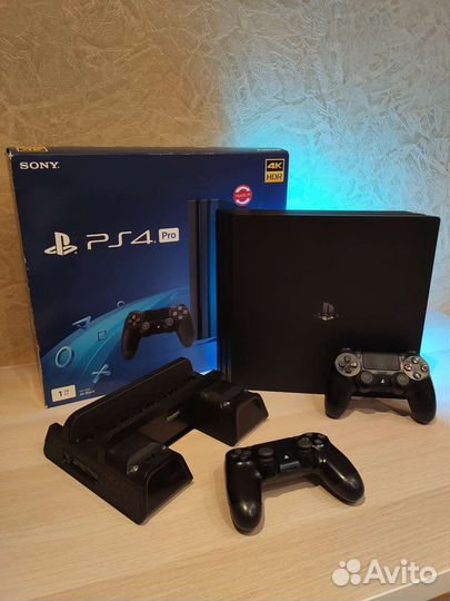 Sony PlayStation 4 Pro 1TB и аксессуары