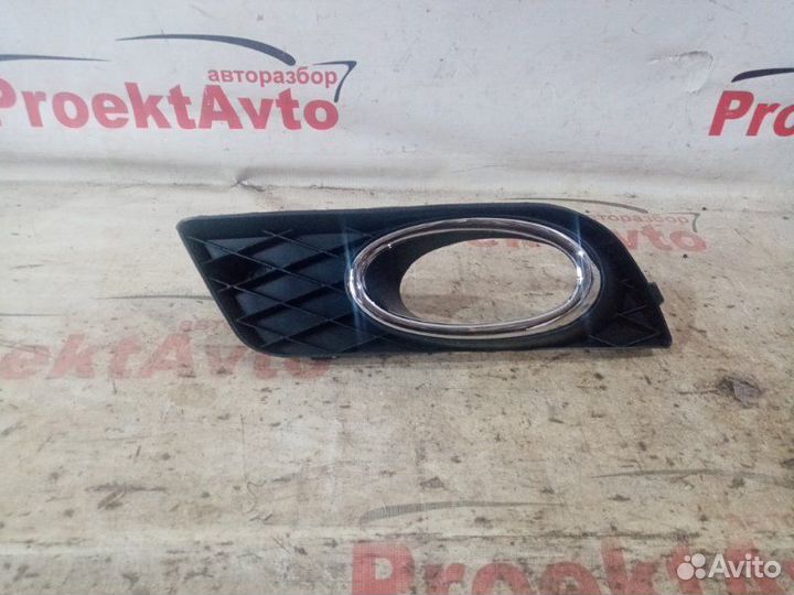 Оконтовка противотуманной фары передняя левая