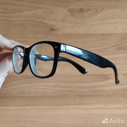 Очки для зрения: –4,5