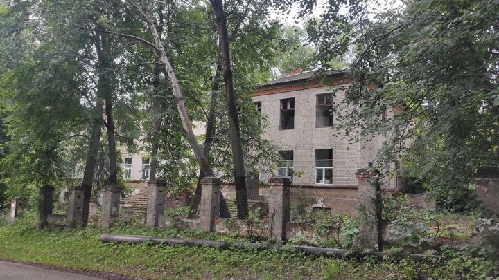 Отдельно стоящее коммерческое здание 1388.7 кв.м