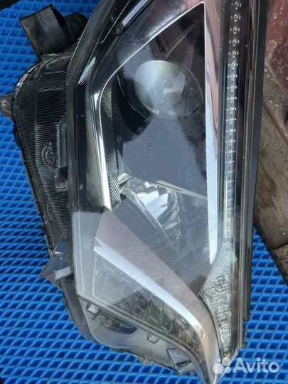 Фара передняя тойота раф 4 CA40 оригинал