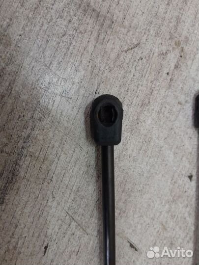 Амортизатор двери багажника Ford Fiesta Mk5 (2002—