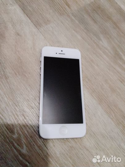 Телефон iPhone 5