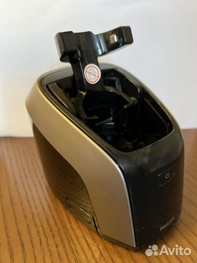 Блок очистки и зарядки электробритвы Philips